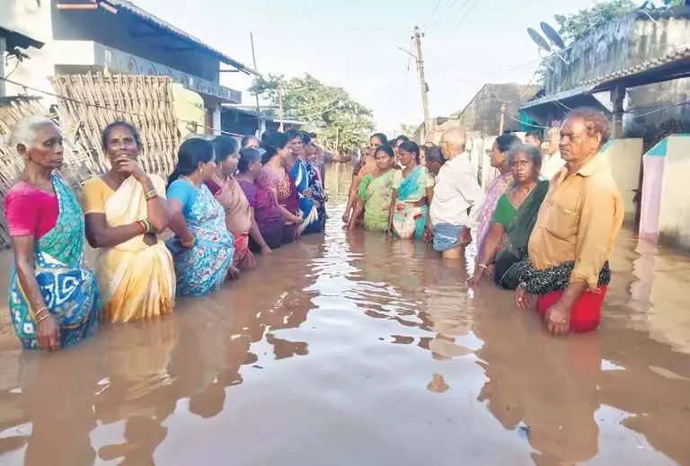 Andhra : गोदावरी नदी डोवलेश्वरम बैराज से कम हुई