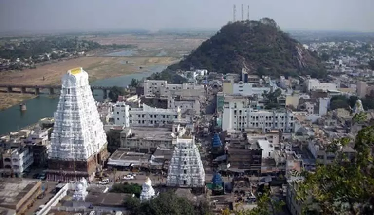 Andhra : श्रीकालहस्ती मंदिर ने केंद्र को 114 करोड़ रुपये की विकास योजना सौंपी