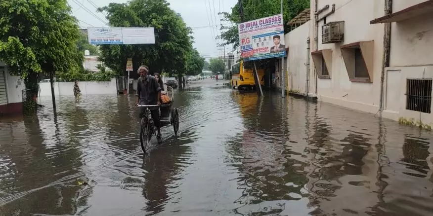 Bareilly:  बारिश में फिर भीगा बरेली, प्रमुख सड़कों का भी हाल खराब