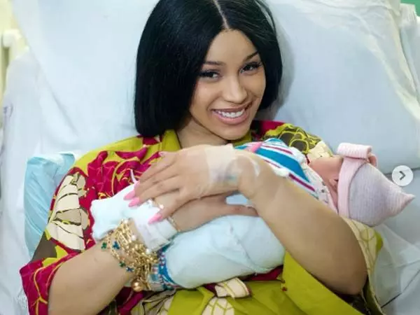 Cardi B ने बीच तीसरे बच्चे का स्वागत किया