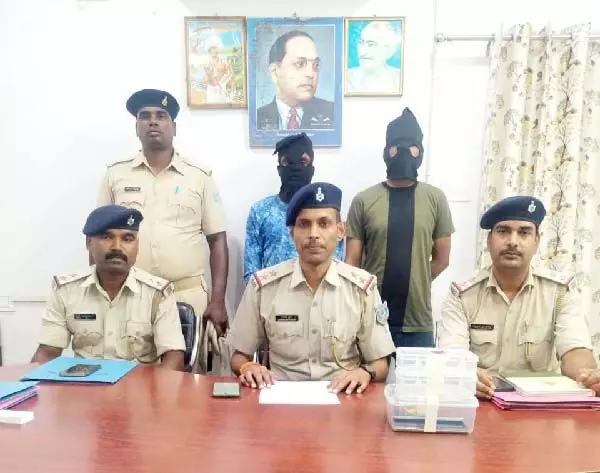 Jharkhand : आदित्यपुर पुलिस ने 19 पुड़िया ब्राउन शुगर के साथ दो अभियुक्तों को गिरफ्तार किया