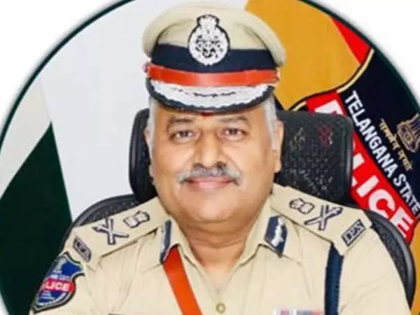 BRS कार्यकर्ताओं के विरोध प्रदर्शन के बाद तेलंगाना के DGP ने पुलिस आयुक्तों के साथ आपात बैठक की