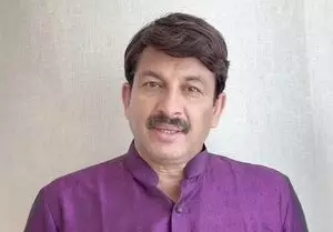 केजरीवाल को सीएम पद से इस्तीफा दे देना चाहिए: Manoj Tiwari