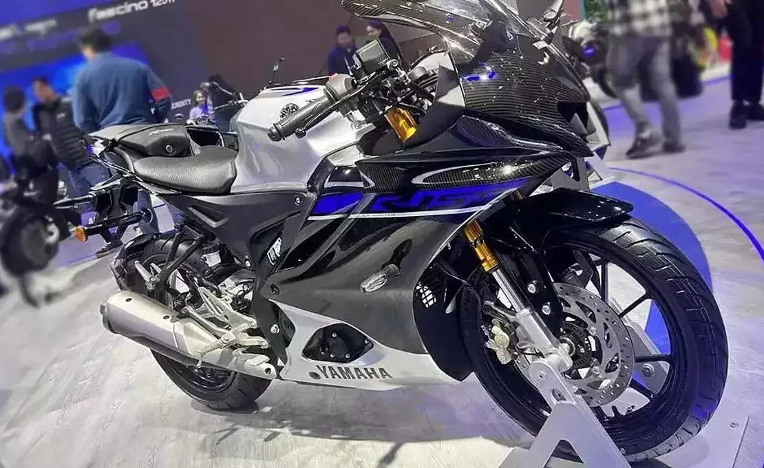 Yamaha ने इस दिलचस्प बाइक को कार्बन फाइबर पैटर्न के साथ लॉन्च किया