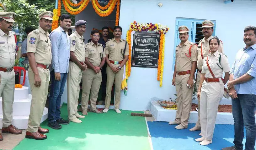 SP Rohith Raju: कोठागुडेम पुलिस महिलाओं और लड़कियों की सुरक्षा के लिए काम कर रही