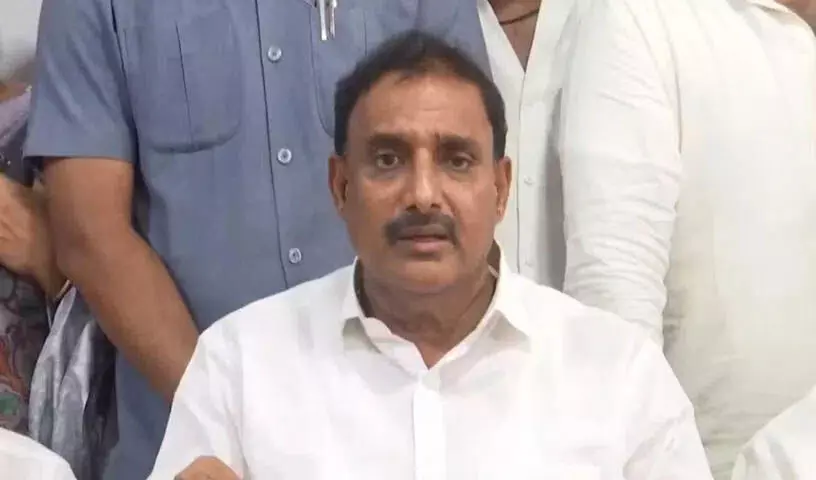 आरेकपुडी गांधी ने विरोध के बीच सुर बदला, KCR की प्रशंसा की