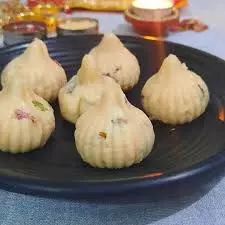 Rasmalai Modak Recipe: गणपति बप्पा के लिए बनाएं रसमलाई मोदक