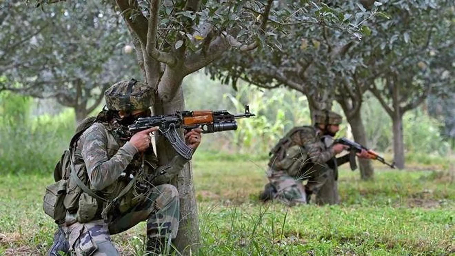 जम्मू-कश्मीर के बारामूला में सुरक्षा बलों के साथ मुठभेड़ में 3 आतंकवादी मारे गए