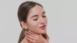 Beauty Tips: गुलाबी निखार के लिए इन बातों का ध्यान