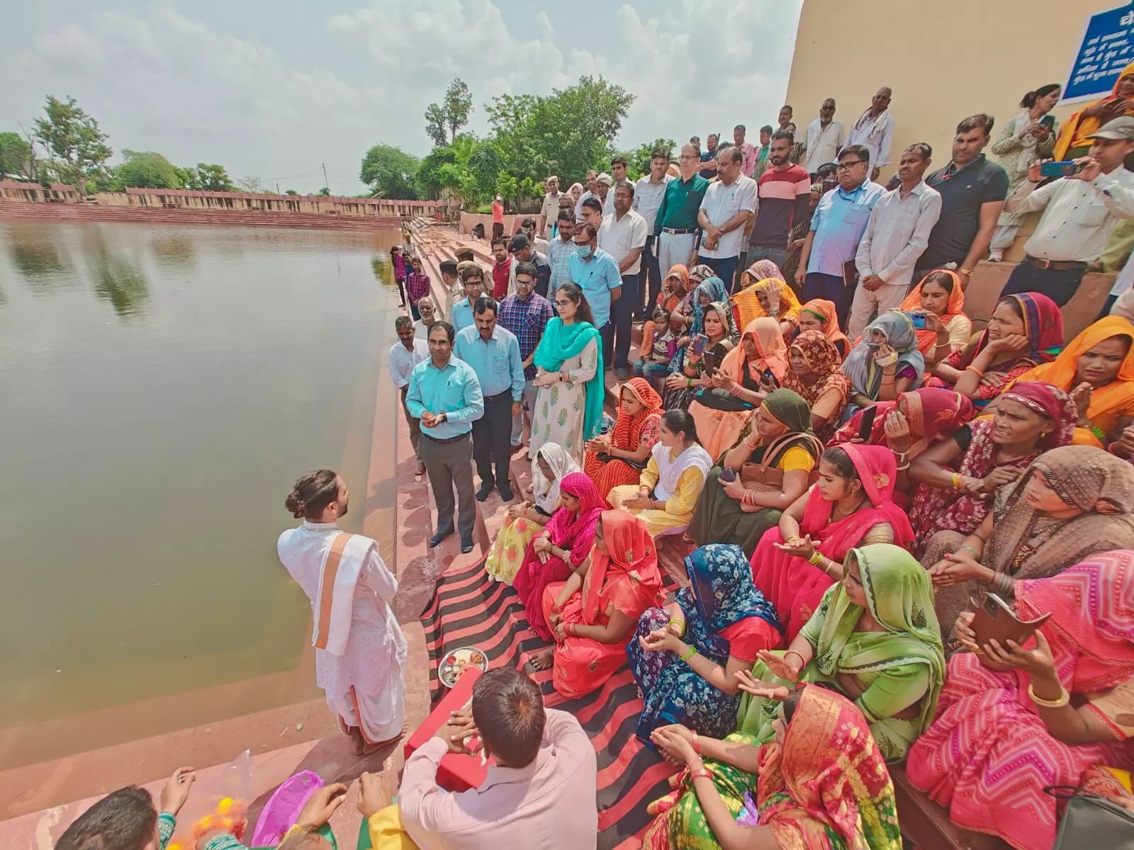 Bharatpur: जलझूलनी एकादशी के अवसर पर जिलेभर में जल महोत्सव का हुआ आयोजन