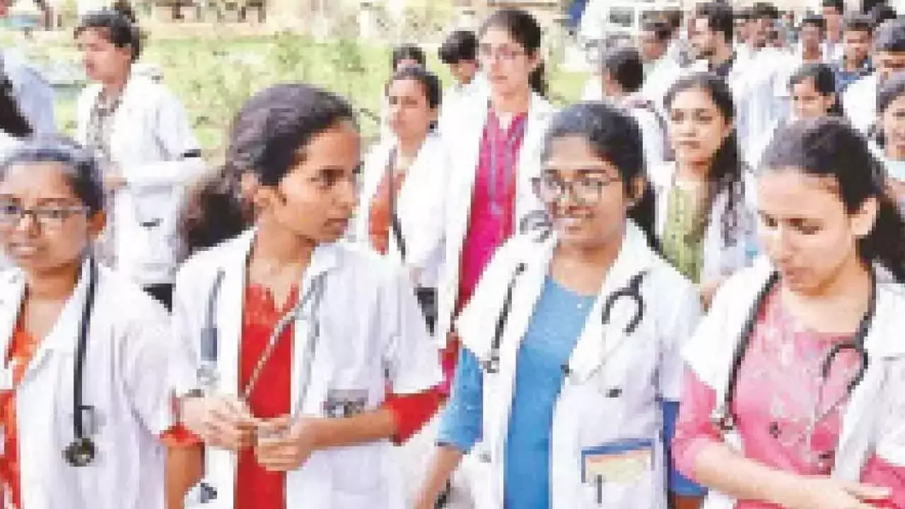 स्वास्थ्य कर्मचारियों की भलाई के लिए Doctors के शरीर का नुस्खा