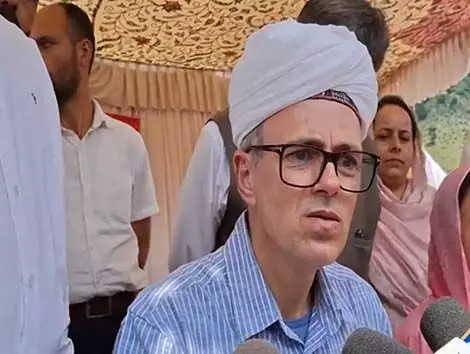 प्रधानमंत्री लोगों को मुद्दों से भटकाने के लिए परिवारों की बात करते हैं: Omar Abdullah