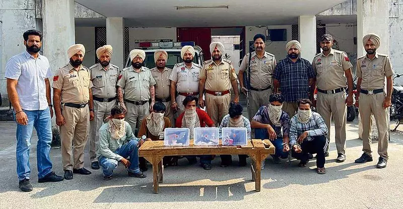 Amritsar: झपटमार गिरोह का भंडाफोड़, 6 गिरफ्तार, पिस्तौल जब्त