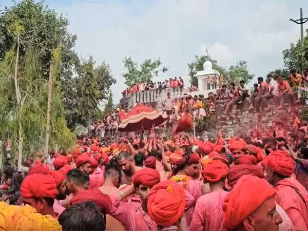 Rajasthan: चारभुजानाथ मंदिर में जलझूलनी एकादशी के वार्षिक मेले में श्रद्धालुओं ने हिस्सा लिया