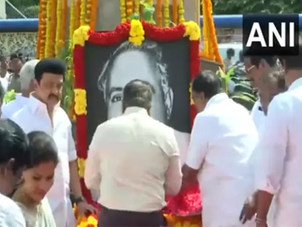 CM Stalin ने डीएमके पार्टी के संस्थापक अन्नादुरई को उनकी 116वीं जयंती पर श्रद्धांजलि दी