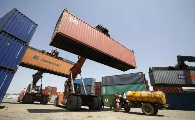 बढ़ती माल ढुलाई लागत से Container की कमी से निर्यात को खतरा