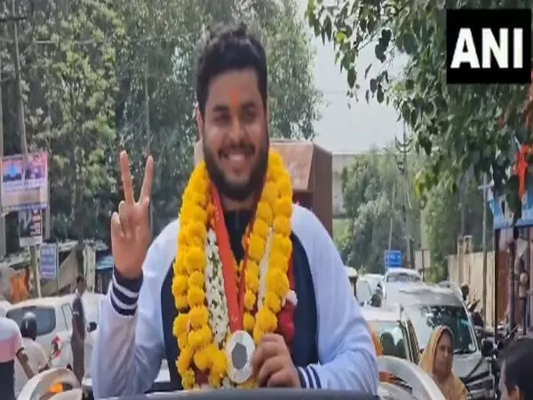 पैरालिंपियन योगेश कथुनिया का Haryana के अपने पैतृक गांव में भव्य स्वागत किया गया