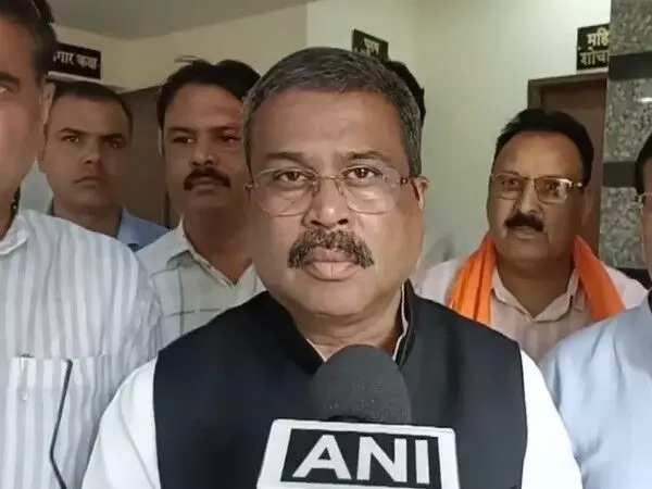 धर्मेंद्र प्रधान ने नायब सिंह सैनी को हरियाणा में BJP का सीएम उम्मीदवार घोषित किया