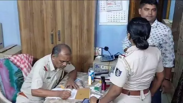 Brahmapur में नकली हेयर ऑयल बनाने वाली फैक्ट्री का भंडाफोड़, ब्रांड का नाम जानकर चौंक जाएंगे आप