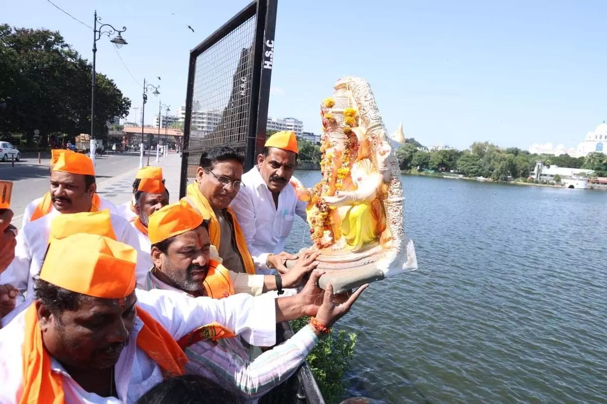 भाग्यनगर गणेश उत्सव समिति ने टैंक बंड पर विसर्जन प्रतिबंध हटाने की मांग की