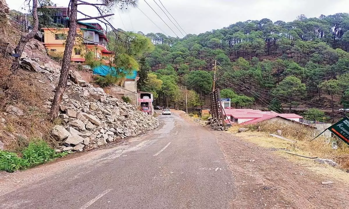 Himachal: होटलों में अपर्याप्त पार्किंग स्थल के कारण यातायात जाम की स्थिति