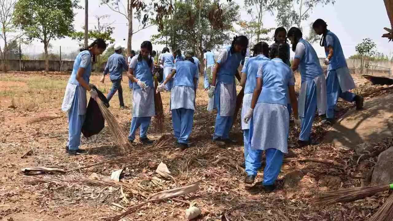 Bhopal: स्वच्छता अभियान के तहत कॉलेजों में स्‍टूडेंट्स हर सप्ताह करेंगे दो घंटे साफ-सफाई करेंगे