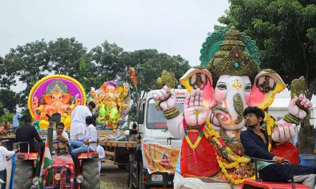 Telangana: भैंसा में सुचारु सोभा यात्रा और गणेश विसर्जन देखा गया