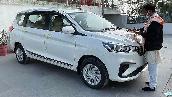 Maruti Ertiga को टक्कर देने वाली 7-सीटर कार की कीमत में कटौती कर दी