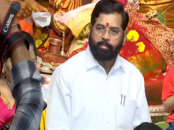 CM Eknath Shinde ने लालबागचा राजा के दर्शन किए और भगवान गणेश की पूजा-अर्चना की