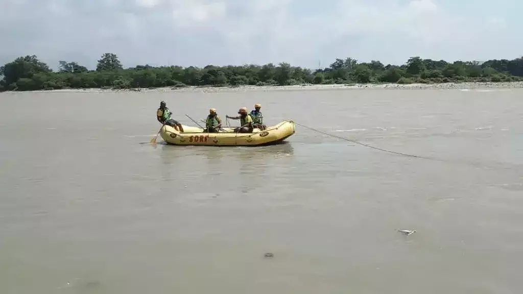 Dehradun: गंगा नदी में दो नाबालिग बालिकाएं बह गईं , मौके पर पहुंची SDRF की टीम