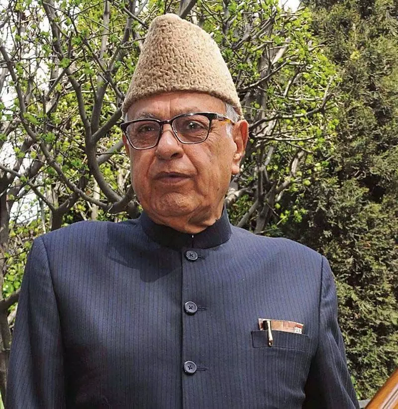 मतदाताओं को लुभाने के लिए Farooq Abdullah ने ऑटोरिक्शा की सवारी की