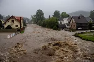 Austria: मूसलाधार बारिश के कारण एक दमकलकर्मी की मौत