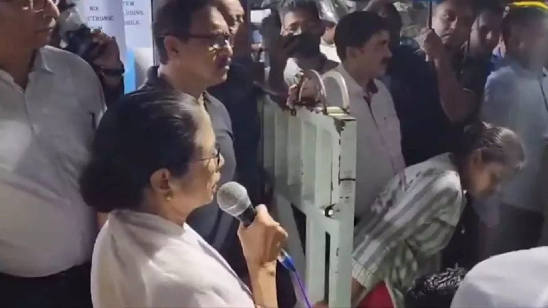 Bengal CM द्वारा बैठक की कार्यवाही पर सहमति जताने के बाद प्रदर्शनकारी डॉक्टर ममता से मिलेंगे