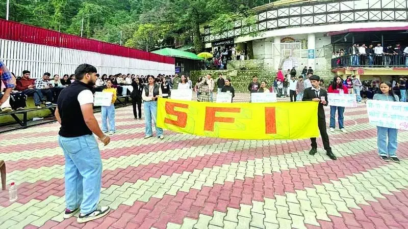 महिला की सुरक्षा पर गरजी SFI