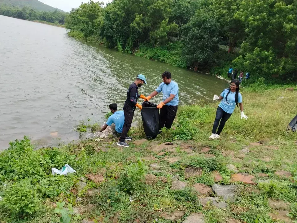 पुनश्चा प्रुथिबी: Jhumka Dam पर प्लॉगिंग अभियान चलाया गया