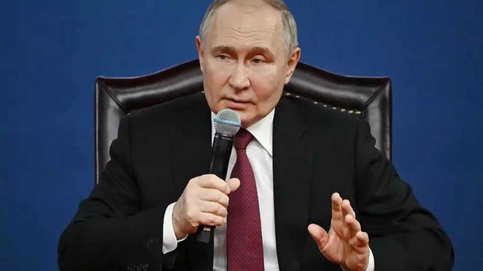 Putin की नई योजना: अब ऑफिस में सेक्स कर सकते हैं रूसी लोग