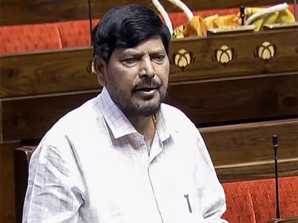 मैं संजय गायकवाड़ के बयान का समर्थन नहीं करता: Ramdas Athawale