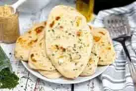 butter garlic naan: होटल जैसा बटर गार्लिक नान, ट्राई करें ये आसान रेसिपी