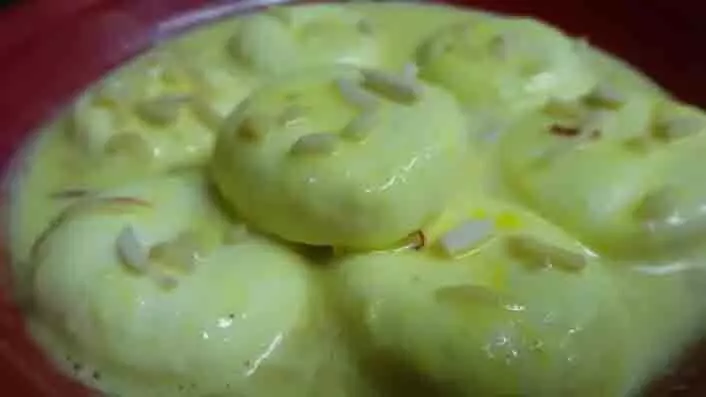 Rabri Rasmalai Recipe: स्वादिष्ट स्पंजी रबड़ी मलाई बनाना है आसान