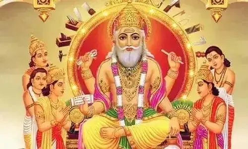 Vishwakarma Puja: शतभिषा नक्षत्र में मनाई जा रही विश्वकर्मा पूजा