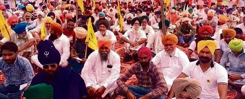 Punjab: किसानों द्वारा राजमार्ग अवरुद्ध किये जाने से यात्रियों को परेशानी हुई