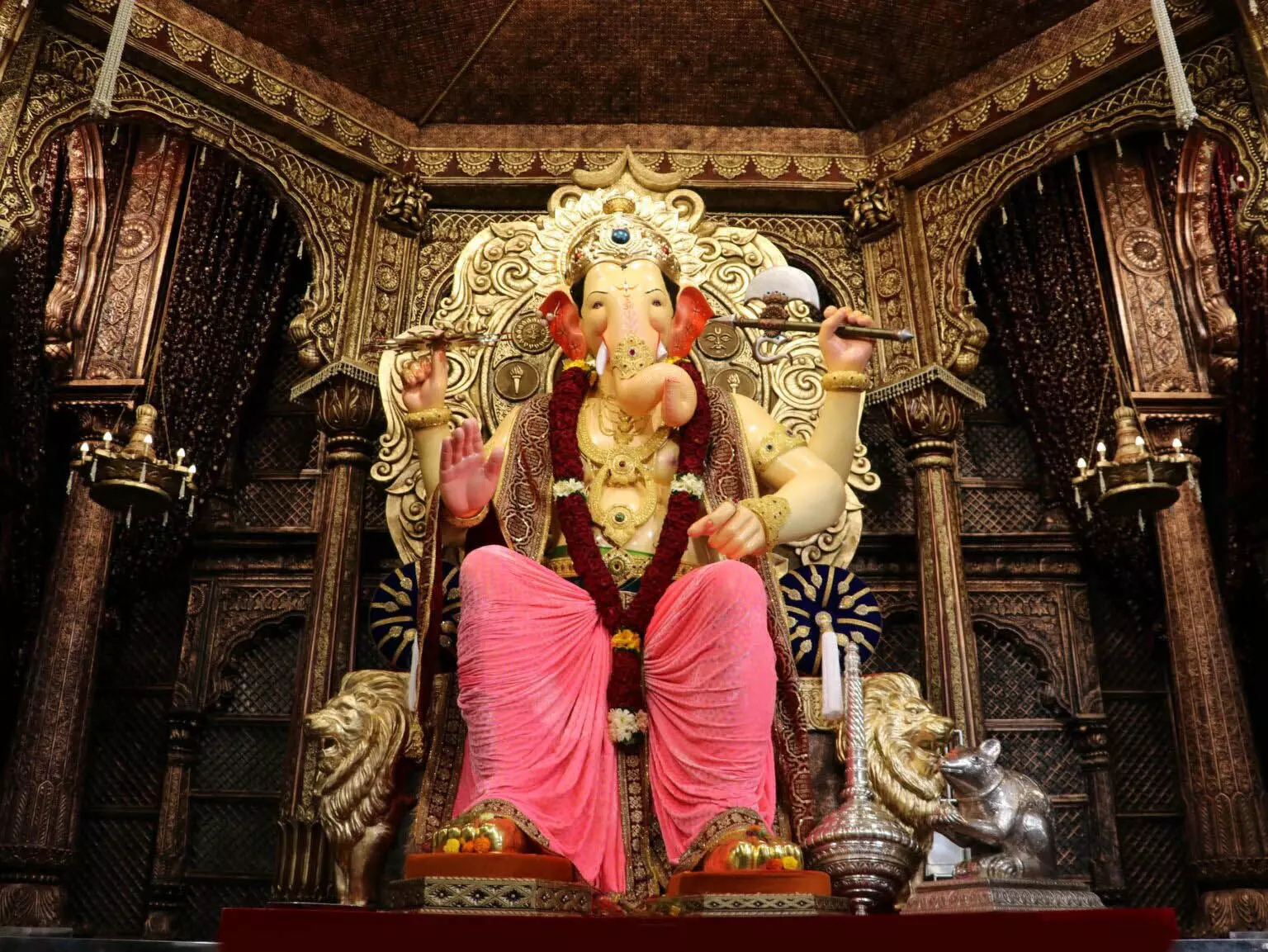 Lalbaugcha Raja अगले साल की शुरुआत में आने का वादा करके चले गए