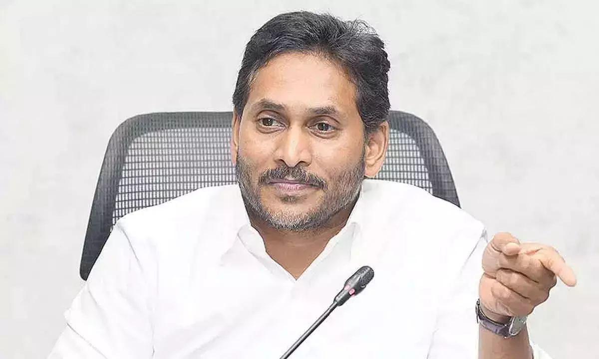 Jagan ने नायडू से सरकारी स्कूलों को कमजोर करना बंद करने का आग्रह किया