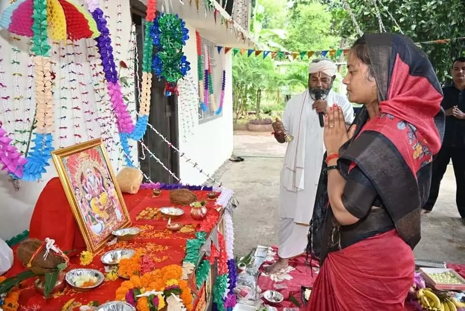 मंत्री लक्ष्मी राजवाड़े ने भगवान विश्वकर्मा की पूजा-अर्चना की