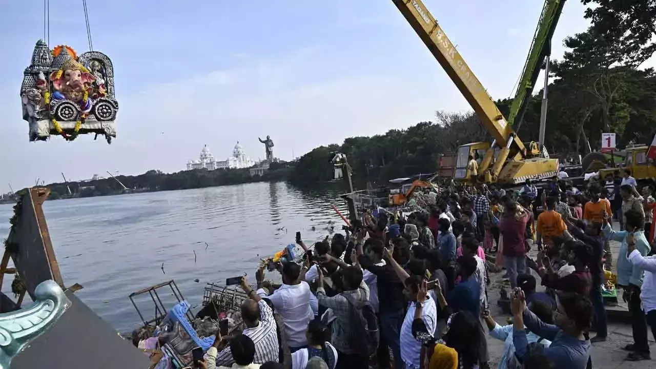 Hyderabad: गणेश जी को विदाई देने के लिए शहर तैयार