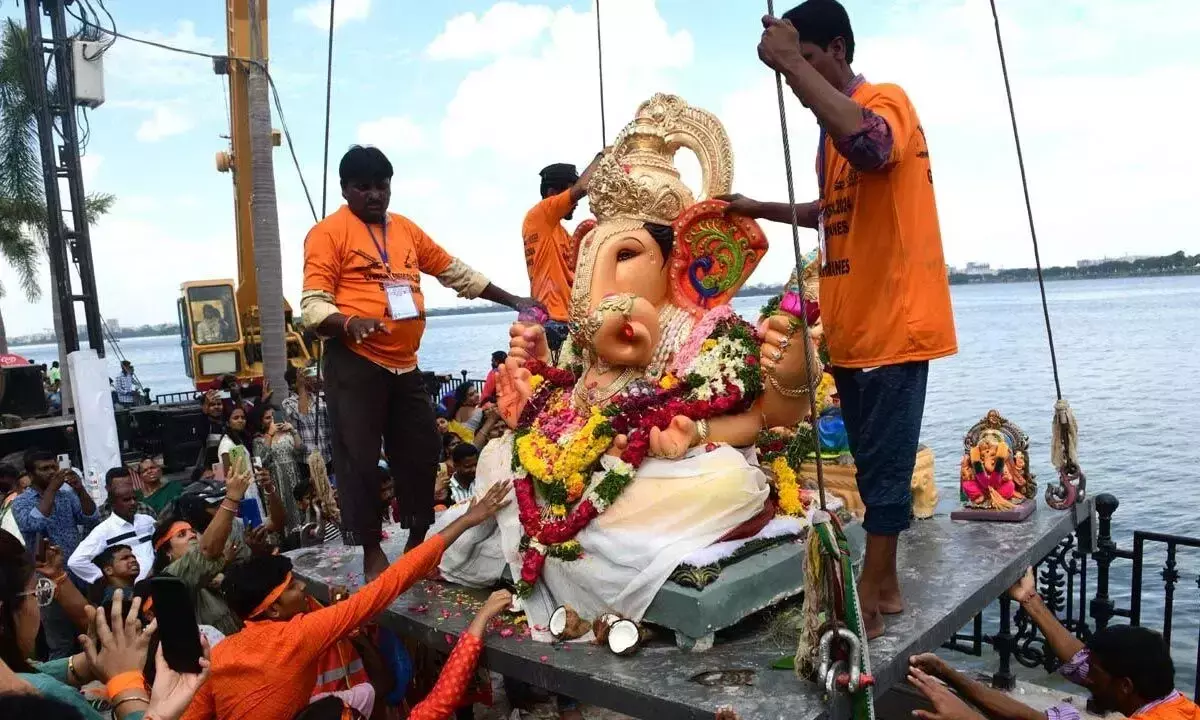 Telangana: शहर में विसर्जन की धूम