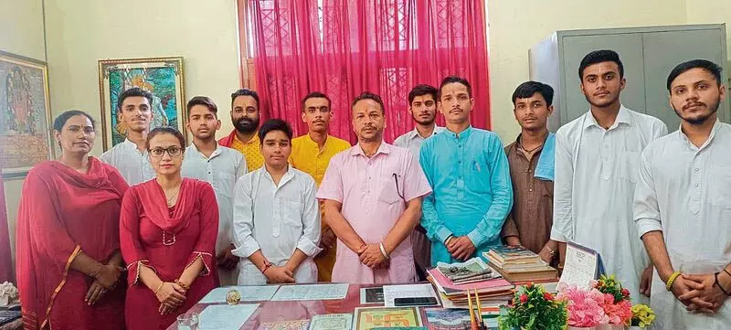 SD संस्कृत कॉलेज के 17 छात्र PU की टॉप-10 सूची में