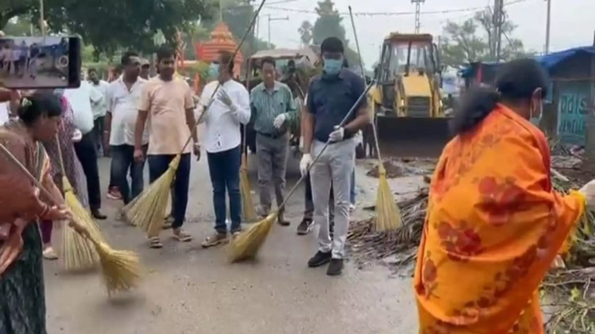 Sundargarh कलेक्टर ने किया स्वच्छता अभियान का नेतृत्व