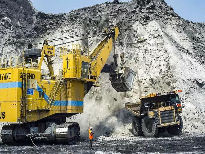 Coal India का शेयर आज 0.7% बढ़त आई