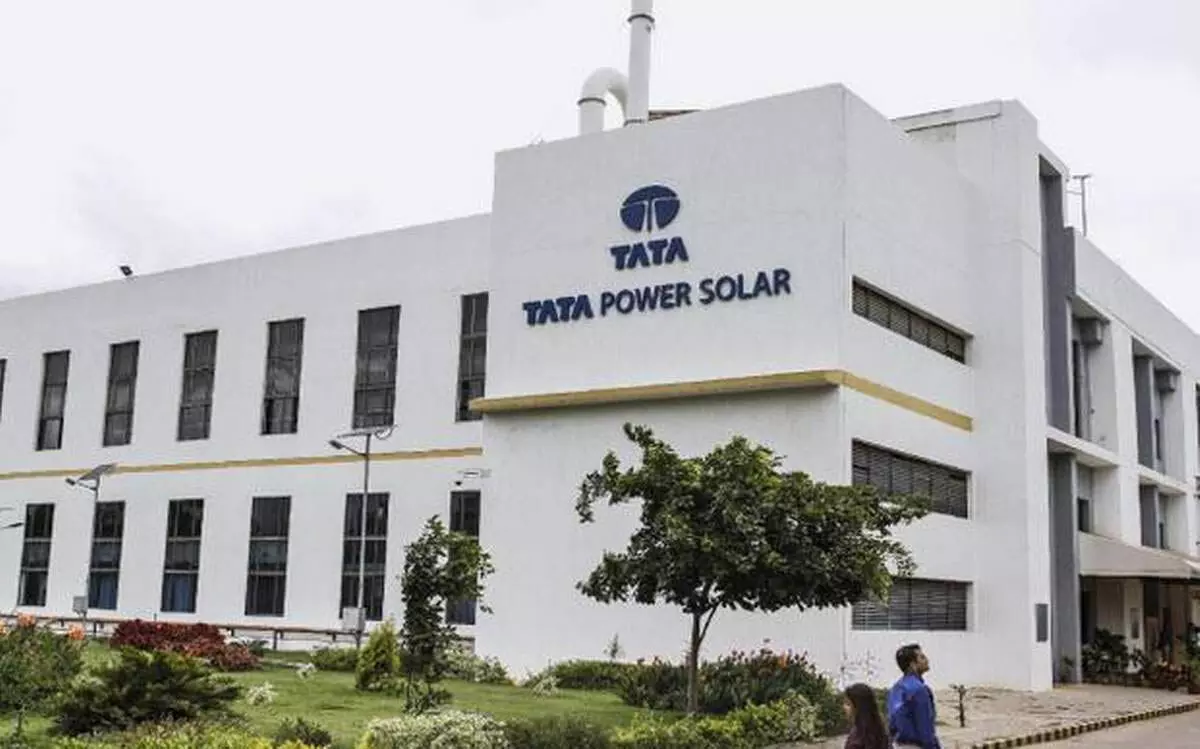 Tata Power के शेयर में -0.43% की गिरावट आई